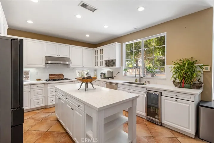 574 Oak Tree Court, Simi Valley, California 93065