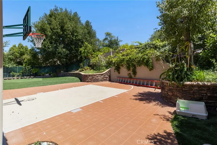 574 Oak Tree Court, Simi Valley, California 93065