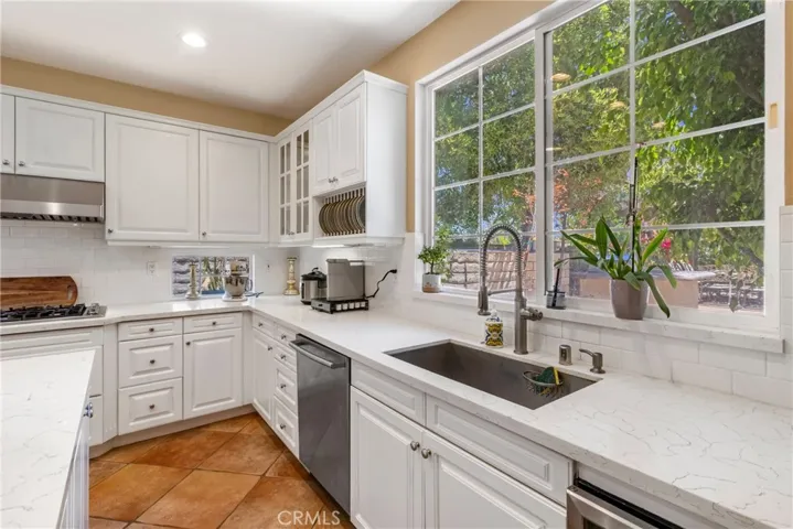 574 Oak Tree Court, Simi Valley, California 93065