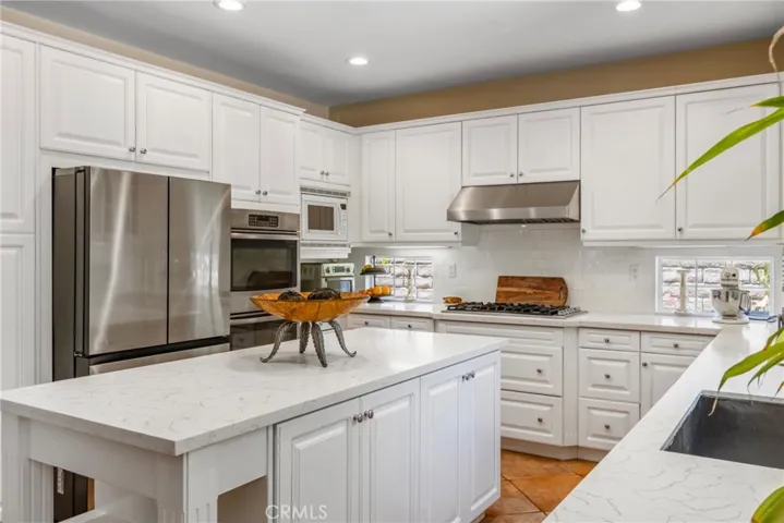 574 Oak Tree Court, Simi Valley, California 93065
