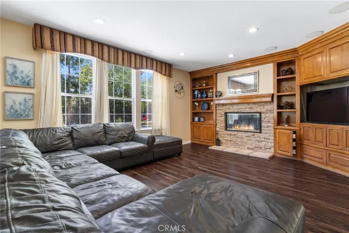 574 Oak Tree Court, Simi Valley, California 93065