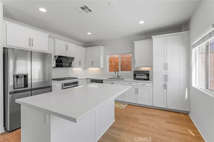 15597 Parry Peak Drive, Fontana, California 92336