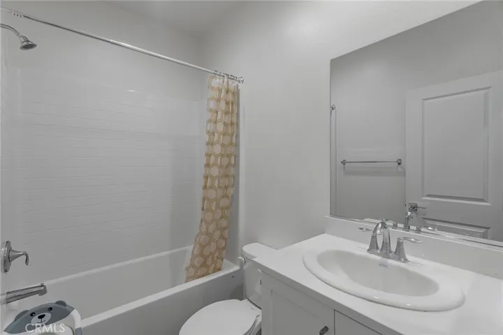 15597 Parry Peak Drive, Fontana, California 92336