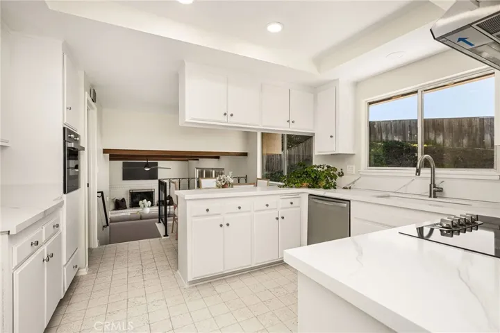 1877 Swan Circle, Costa Mesa, California 92626