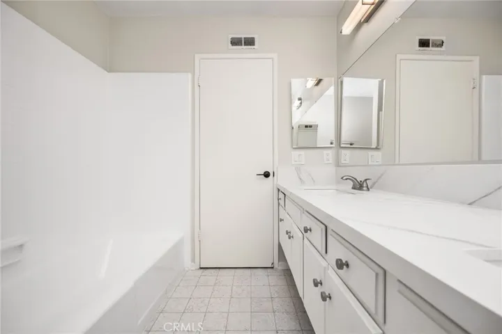 1877 Swan Circle, Costa Mesa, California 92626