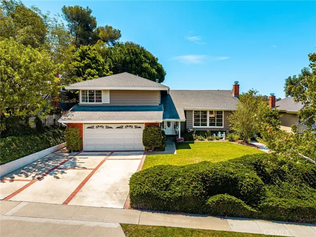 1877 Swan Circle, Costa Mesa, California 92626
