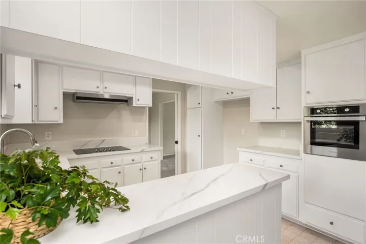 1877 Swan Circle, Costa Mesa, California 92626