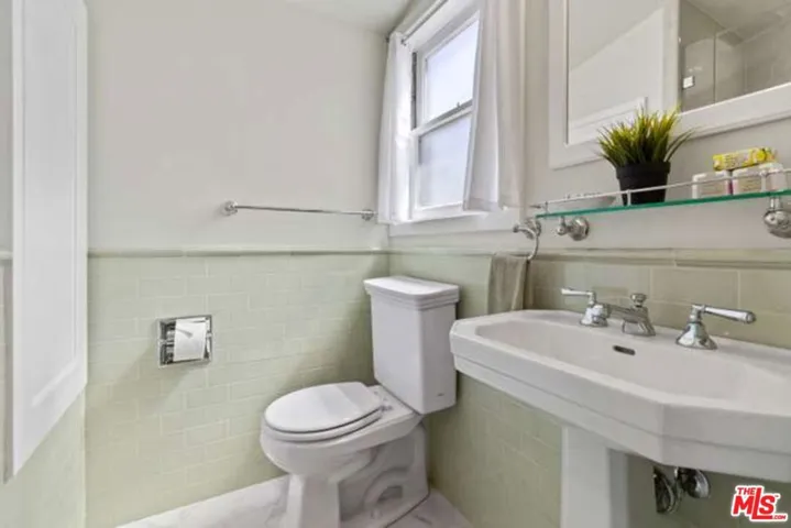 284 1/2 Granada Avenue 1, Long Beach, California 90803