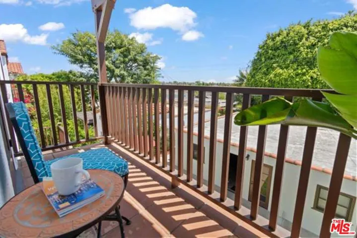 284 1/2 Granada Avenue 1, Long Beach, California 90803