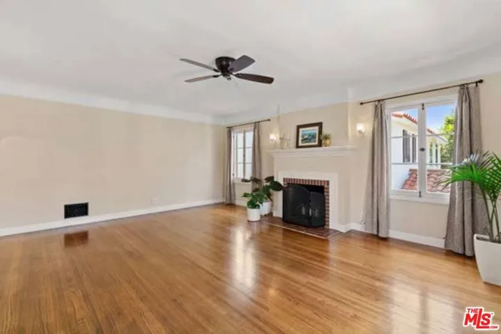 284 1/2 Granada Avenue 1, Long Beach, California 90803