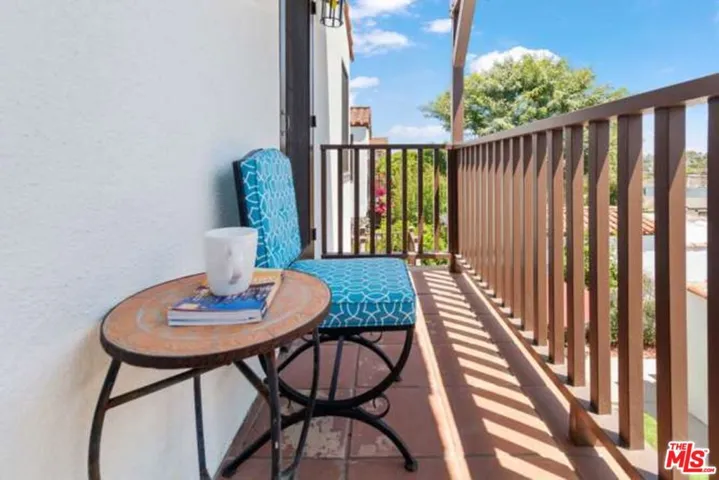 284 1/2 Granada Avenue 1, Long Beach, California 90803