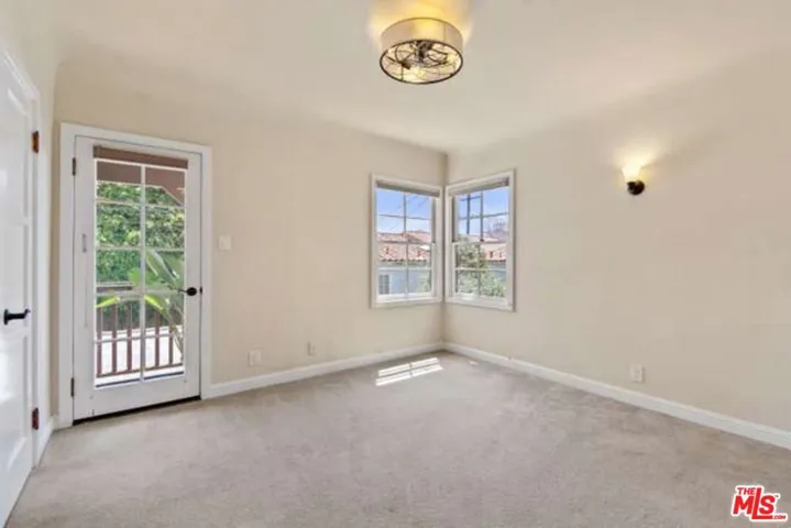284 1/2 Granada Avenue 1, Long Beach, California 90803