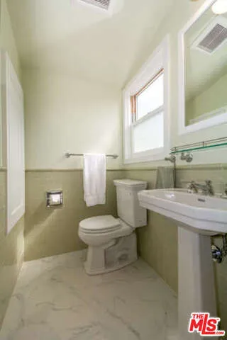 284 1/2 Granada Avenue 1, Long Beach, California 90803