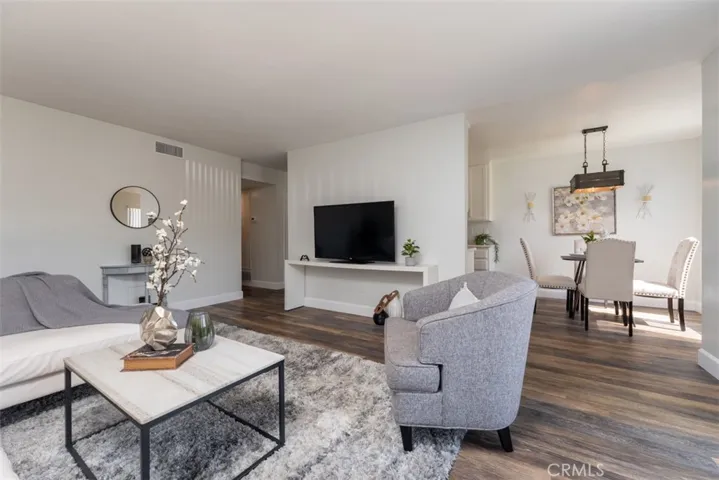 700 W La Veta A1, Orange, California 92868