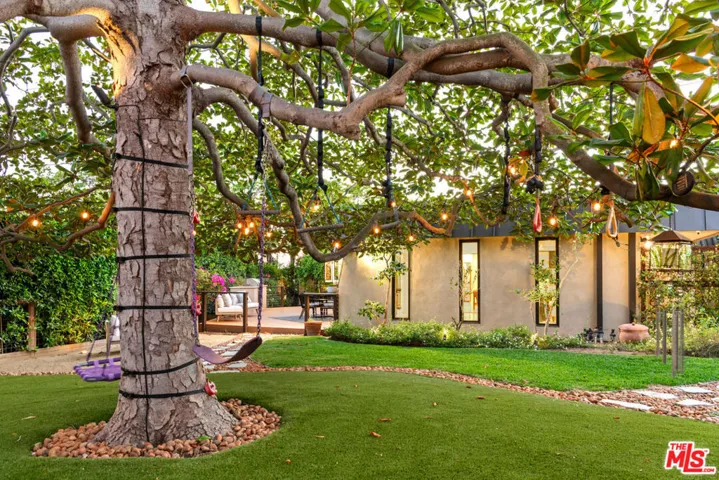 8045 Rayford Drive, Los Angeles, California 90045