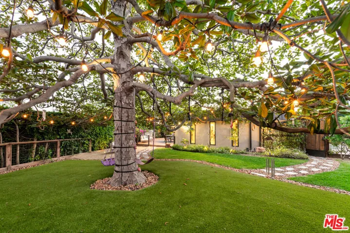 8045 Rayford Drive, Los Angeles, California 90045