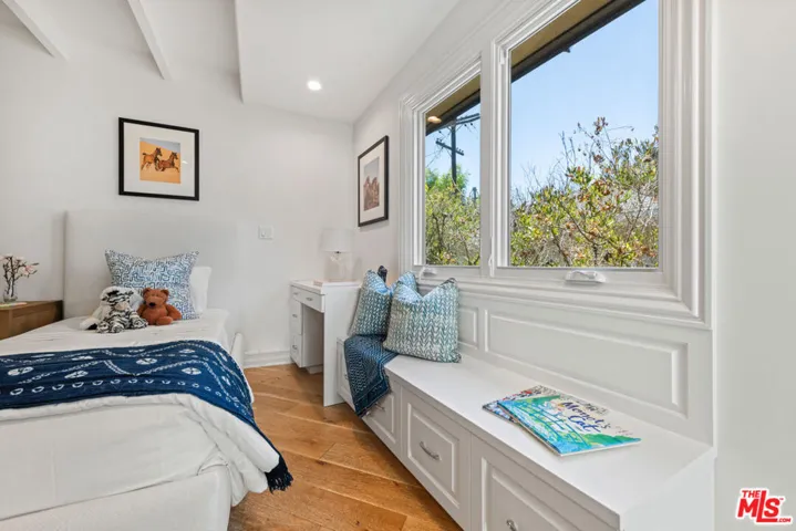 8045 Rayford Drive, Los Angeles, California 90045