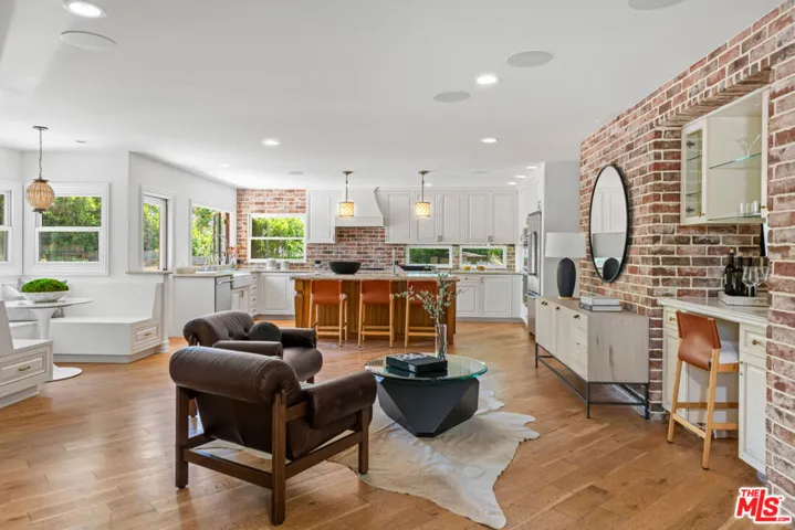 8045 Rayford Drive, Los Angeles, California 90045