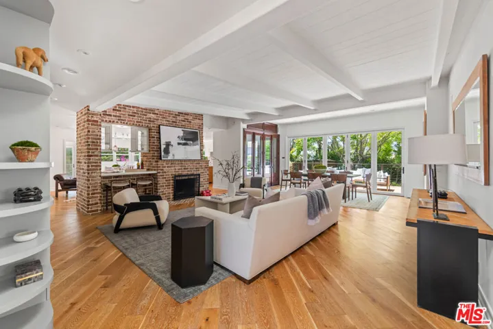 8045 Rayford Drive, Los Angeles, California 90045