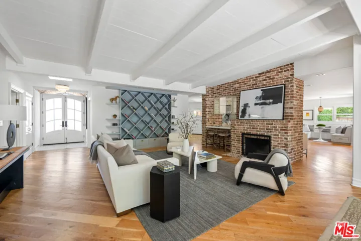 8045 Rayford Drive, Los Angeles, California 90045
