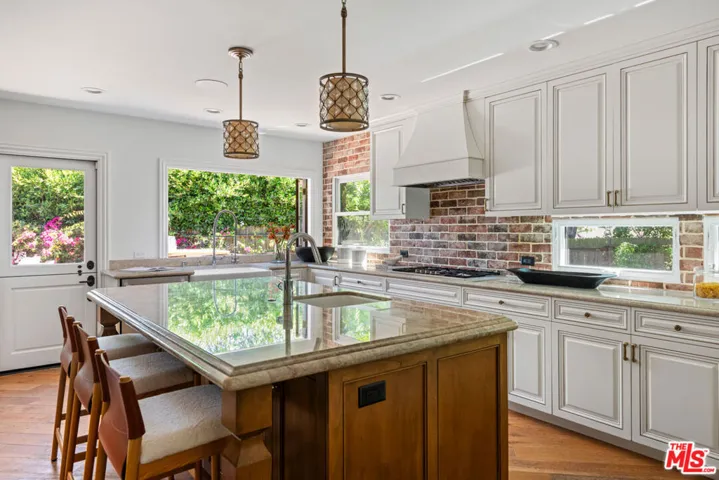 8045 Rayford Drive, Los Angeles, California 90045