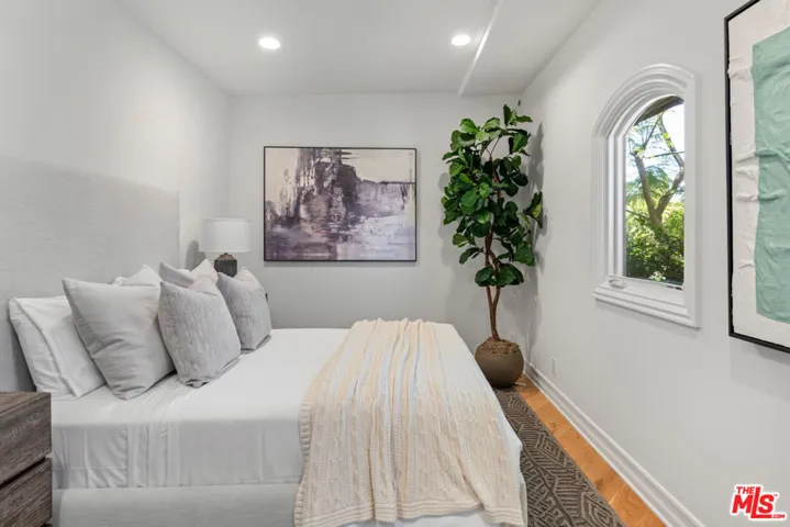 8045 Rayford Drive, Los Angeles, California 90045