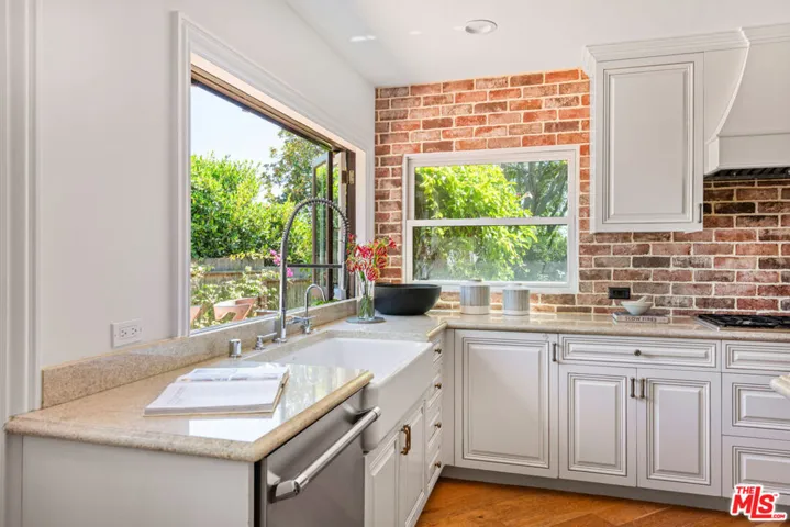 8045 Rayford Drive, Los Angeles, California 90045