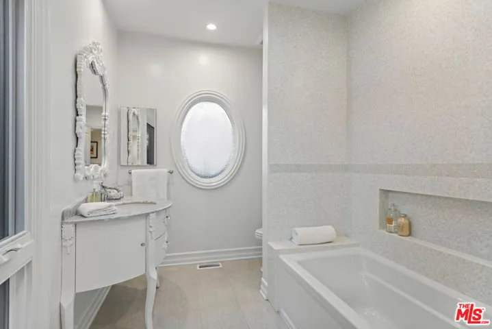8045 Rayford Drive, Los Angeles, California 90045