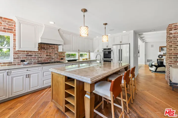 8045 Rayford Drive, Los Angeles, California 90045