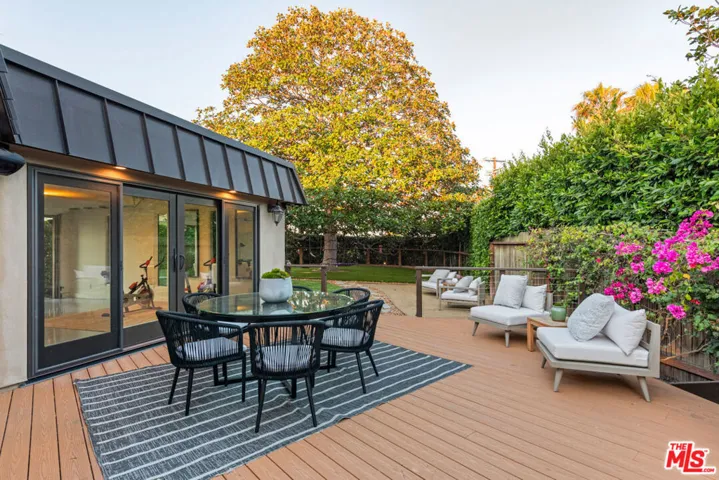 8045 Rayford Drive, Los Angeles, California 90045