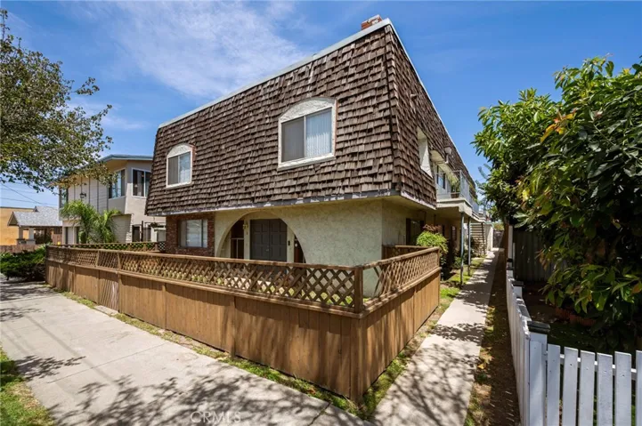 380 Temple Avenue, Long Beach, California 90814