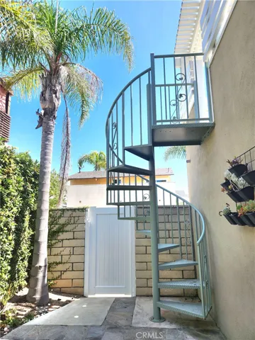 Separate stairs direct access to Lanai from backyard