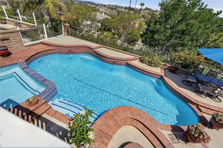 27411 Betanzos, Mission Viejo, California 92692