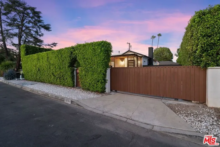 5526 Greenbush Avenue, Los Angeles, California 91401