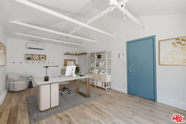 5526 Greenbush Avenue, Los Angeles, California 91401