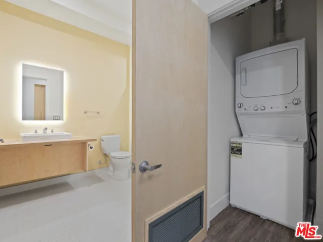 11115 Mccormick Street 401, North Hollywood, California 91601