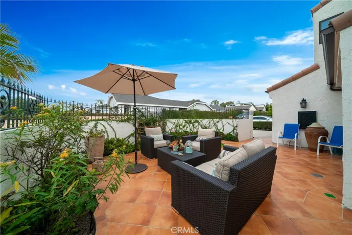 sun drenched! Great, private front entertaining/relaxing area
