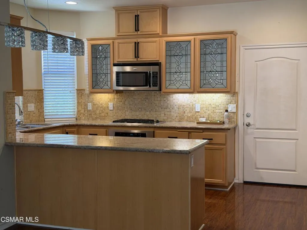 Kitchen & Dining Area
