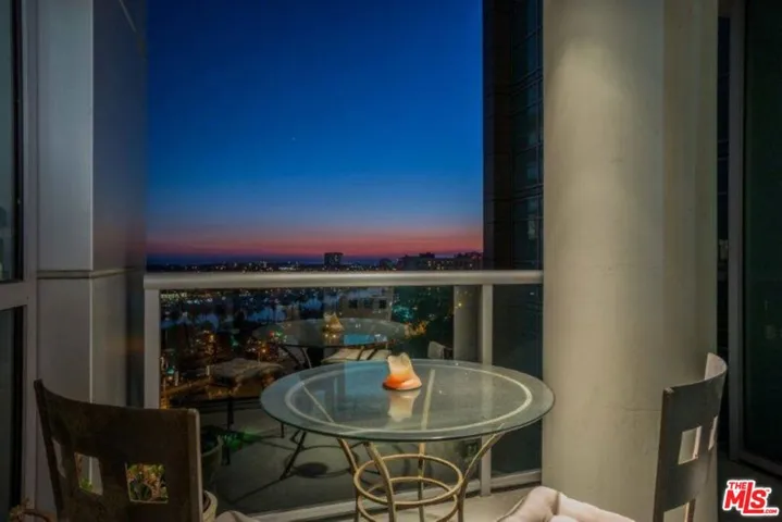 13700 Marina Pointe Drive 1514, Marina Del Rey, California 90292