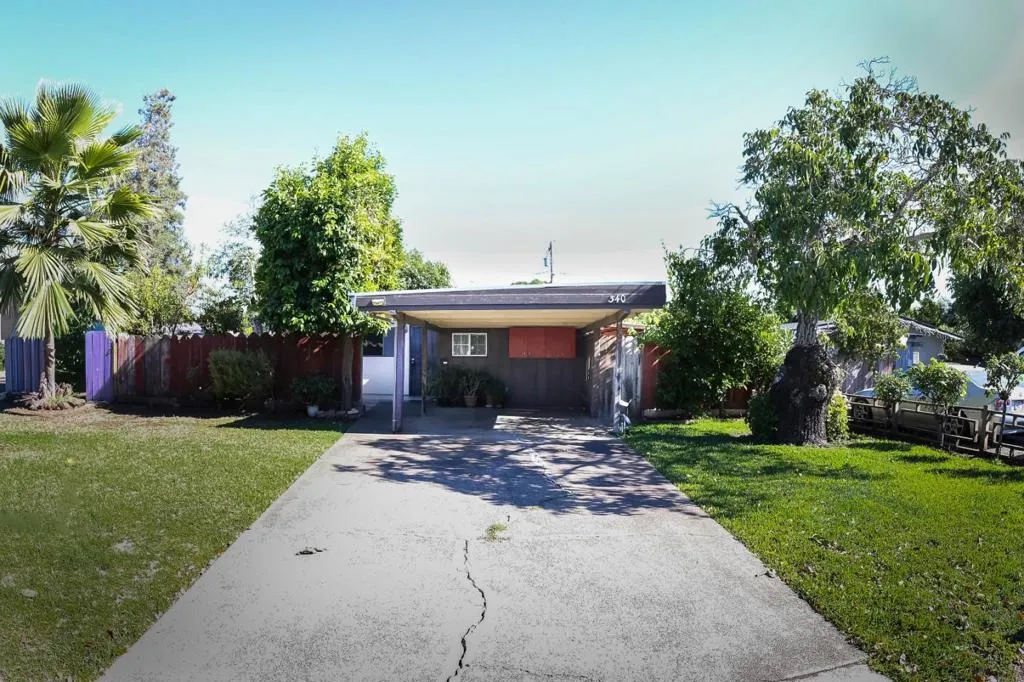 340 Walnut Ln