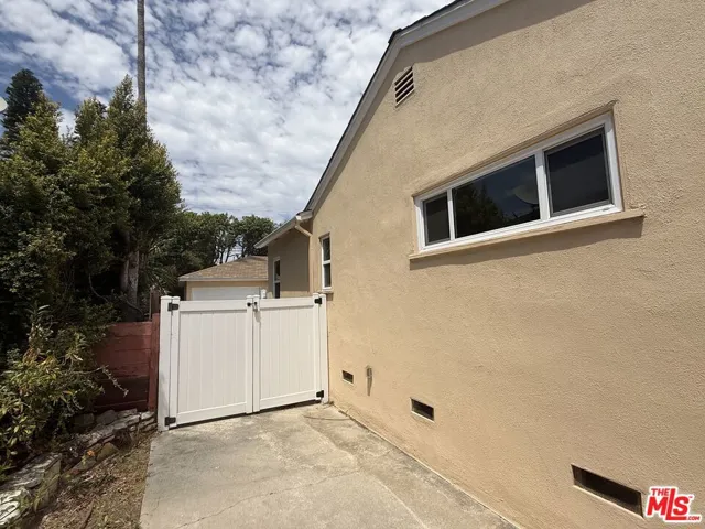 5577 W 82nd Street, Los Angeles, California 90045
