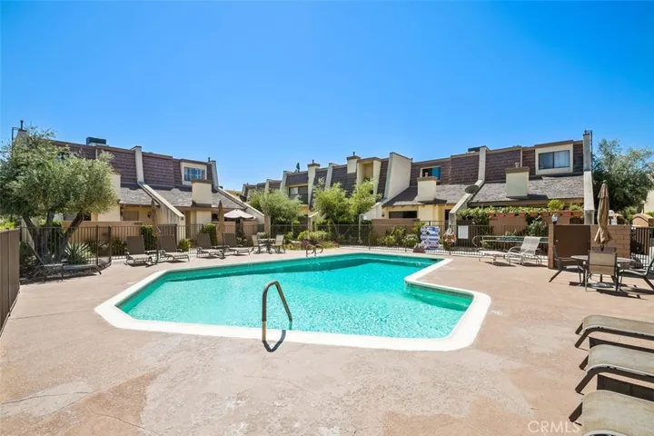 18415 Collins, Tarzana, California 91356