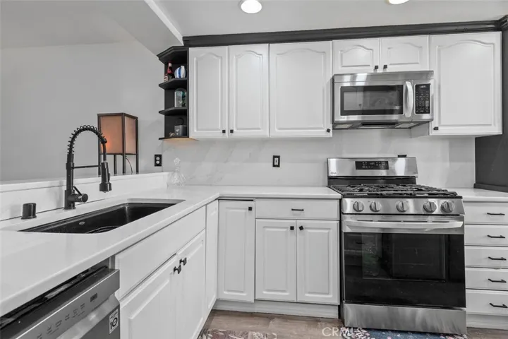 18415 Collins, Tarzana, California 91356