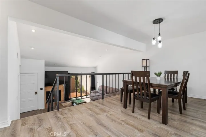 18415 Collins, Tarzana, California 91356