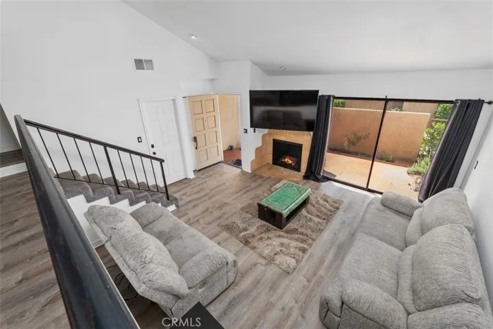 18415 Collins, Tarzana, California 91356