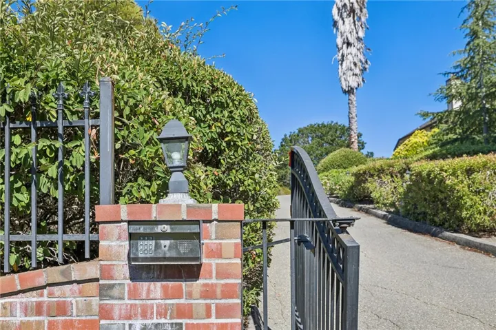 27220 Carrington, Los Altos, California 94022