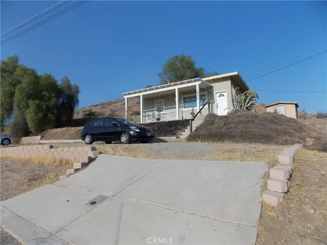 Picture from when owners purchased. Updated pictures coming Tuesday.