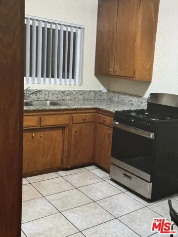 4817 Oakwood Avenue, Los Angeles, California 90004