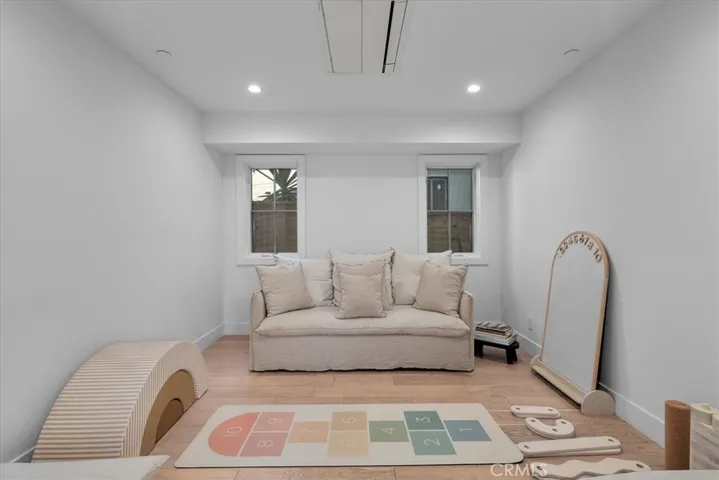 441 34th Street, Manhattan Beach, California 90266
