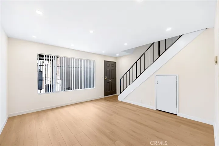 333 Riverdale Drive 15, Glendale, California 91204